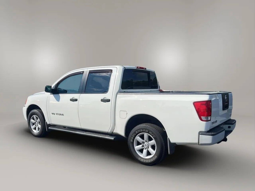 2011 Nissan Titan Image 3