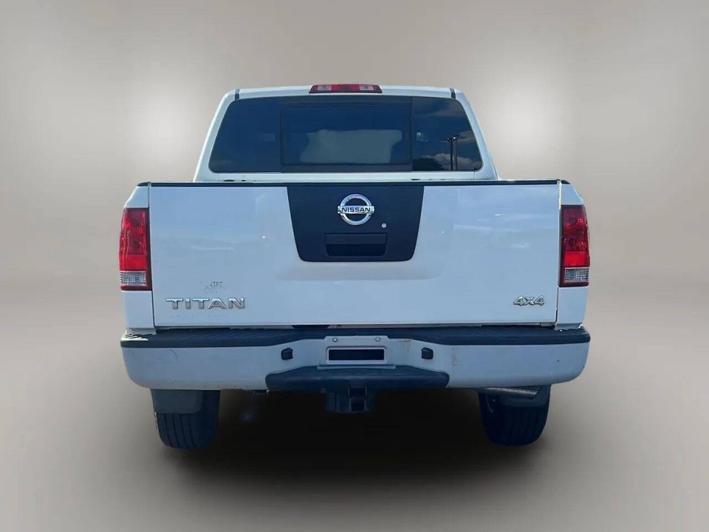 2011 Nissan Titan Image 4
