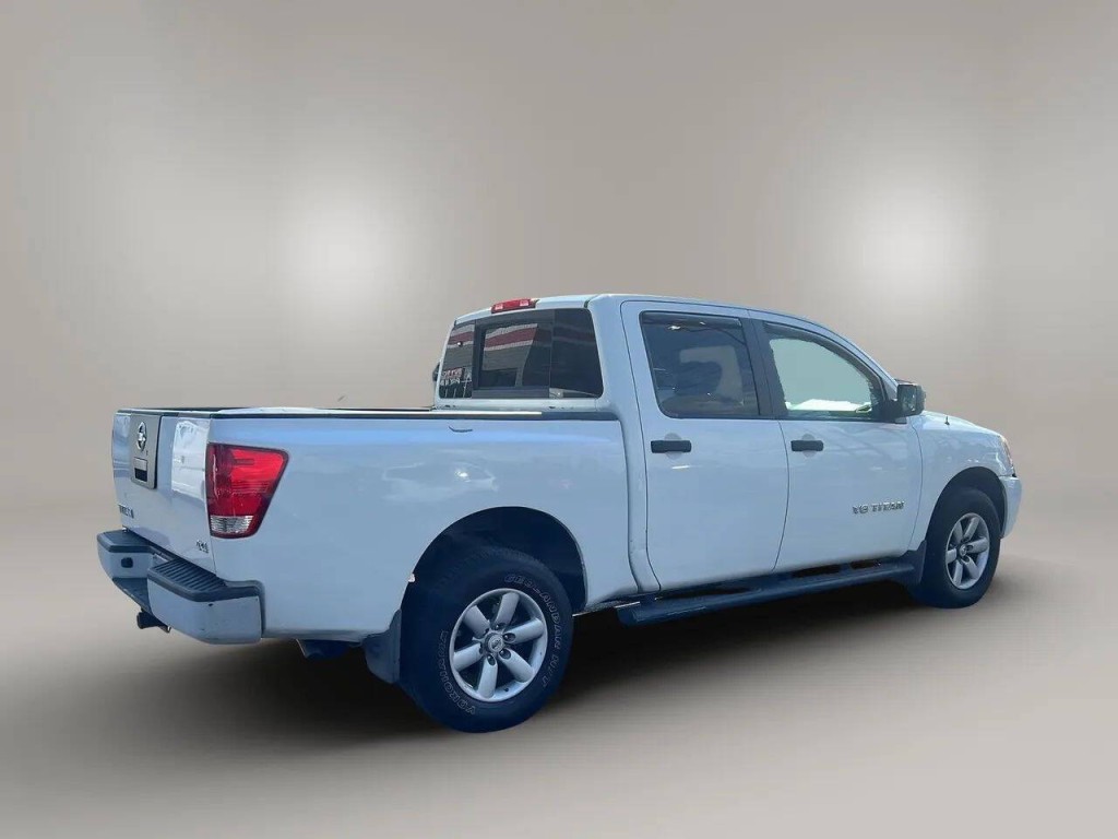 2011 Nissan Titan Image 5