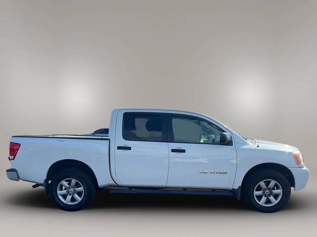 2011 Nissan Titan Image 6