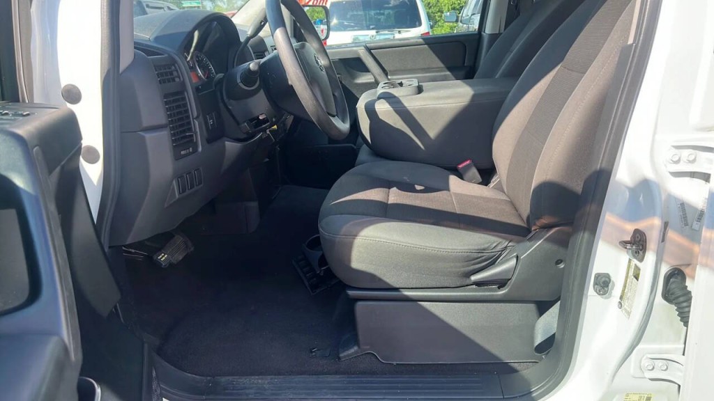 2011 Nissan Titan Image 11
