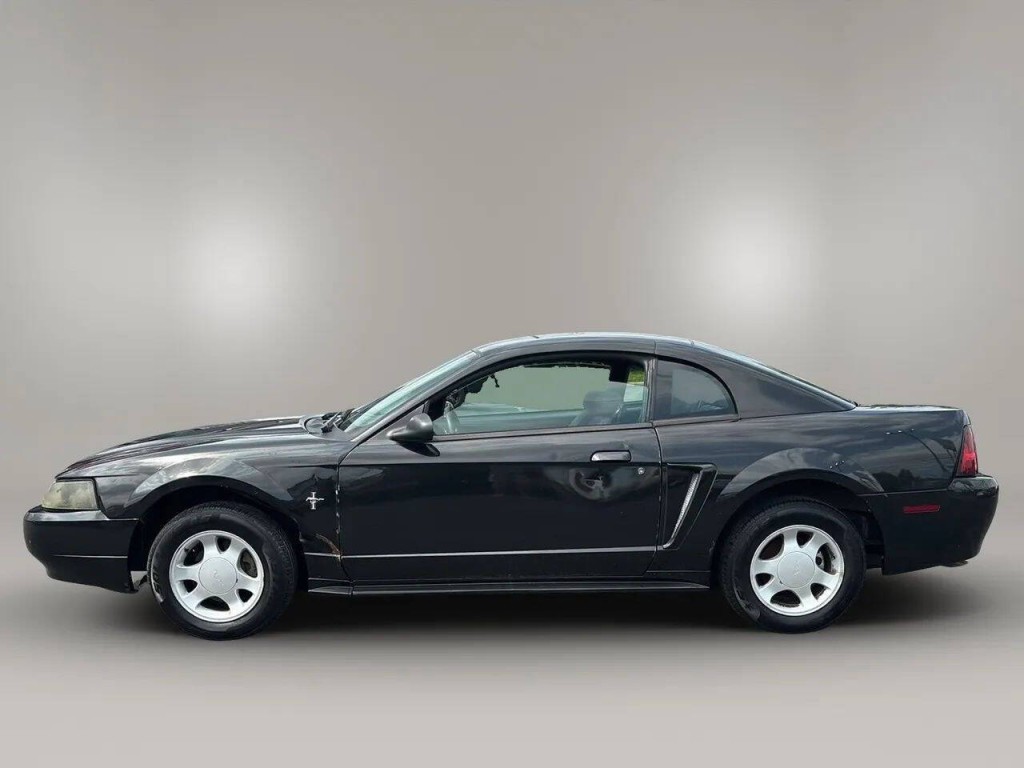 2001 Ford Mustang Image 2