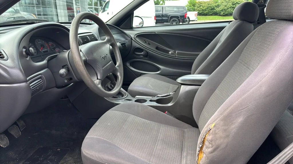2001 Ford Mustang Image 10