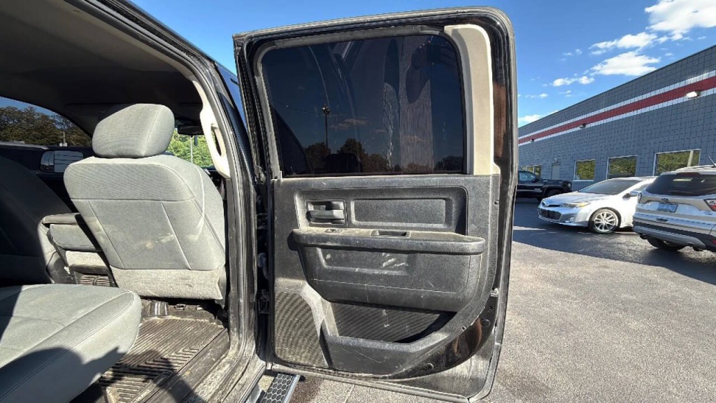 2015 RAM 2500 Image 16