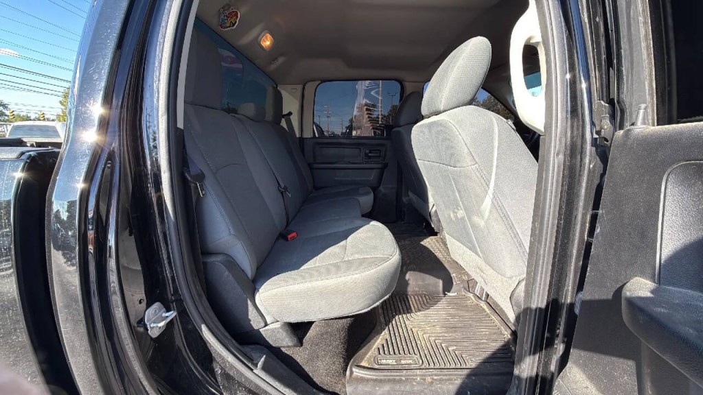 2015 RAM 2500 Image 17