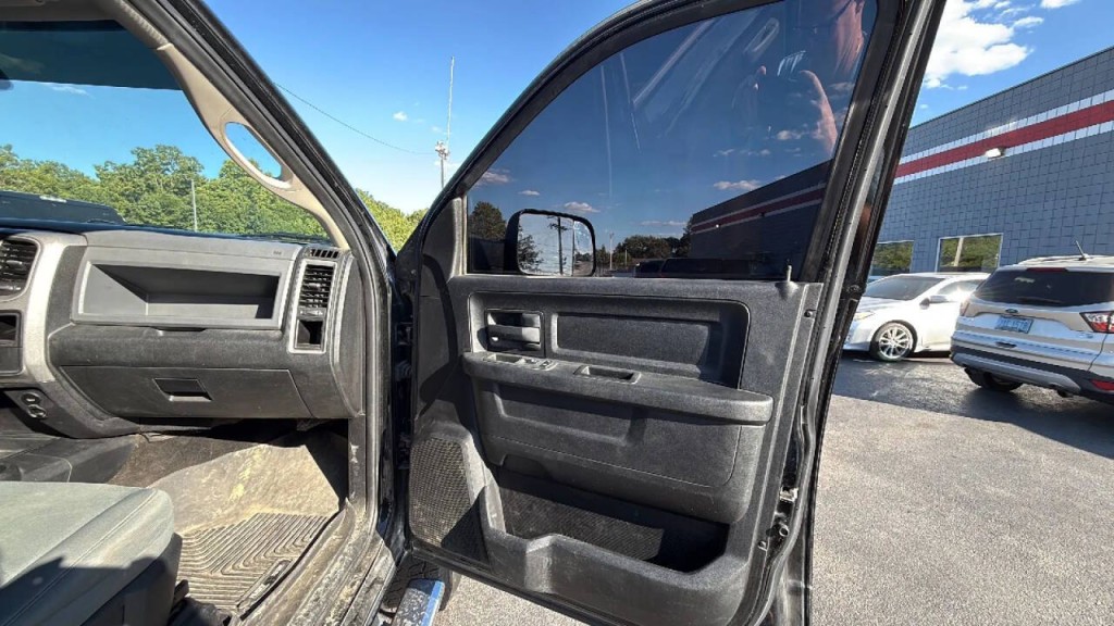 2015 RAM 2500 Image 18