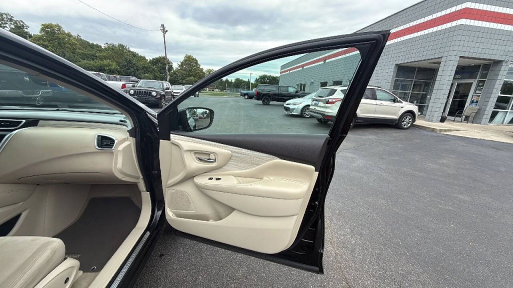 2015 Nissan Murano Image 16