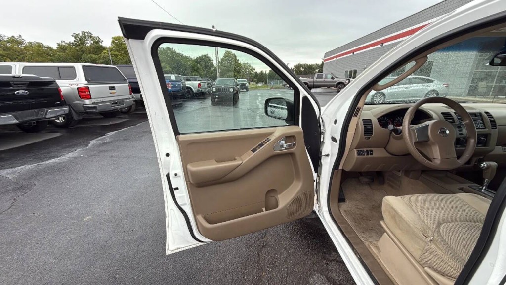2007 Nissan Frontier Image 9