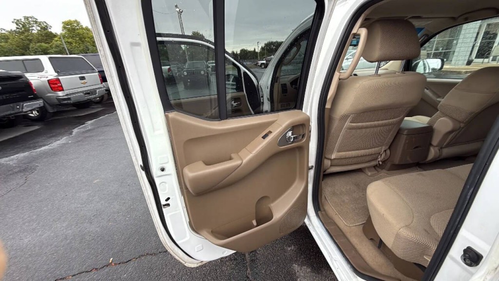 2007 Nissan Frontier Image 11