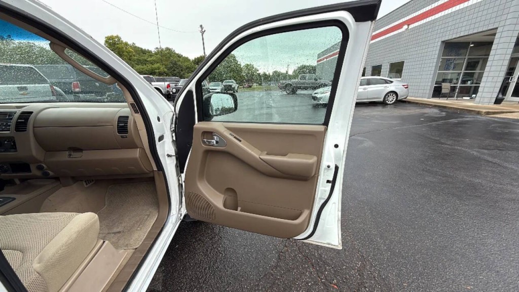 2007 Nissan Frontier Image 14
