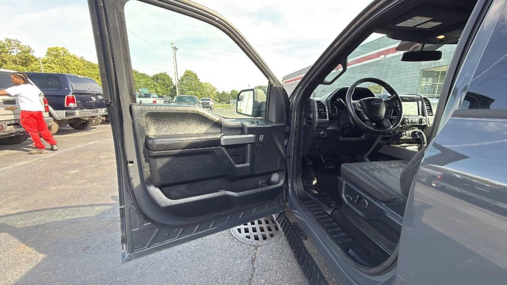 2017 Ford F-150 Image 9