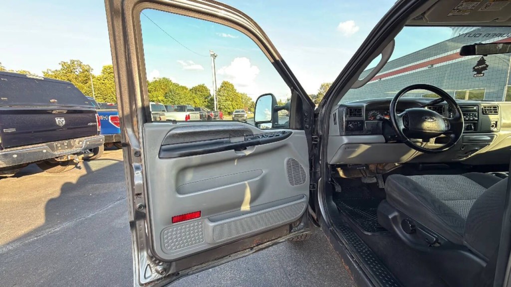 2004 Ford F-250 Image 9