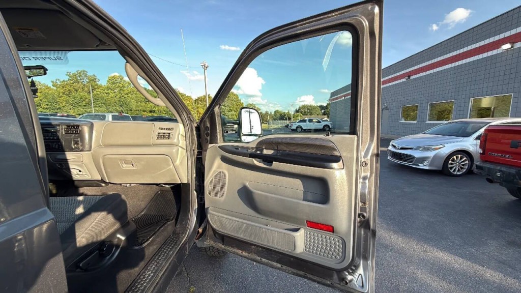 2004 Ford F-250 Image 16