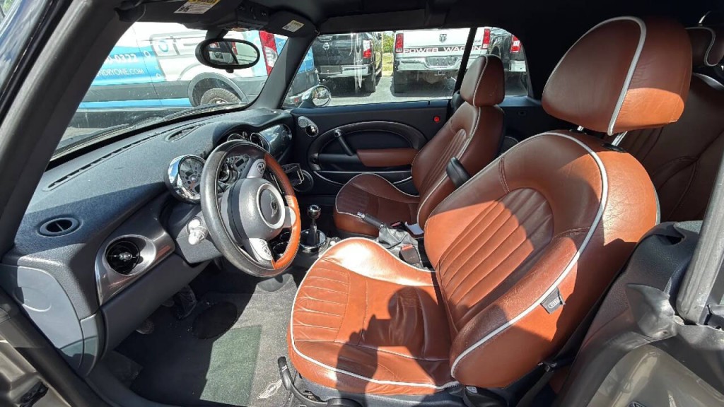 2008 MINI Cooper Image 10
