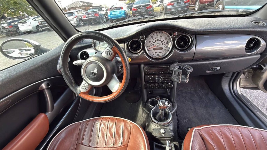2008 MINI Cooper Image 13