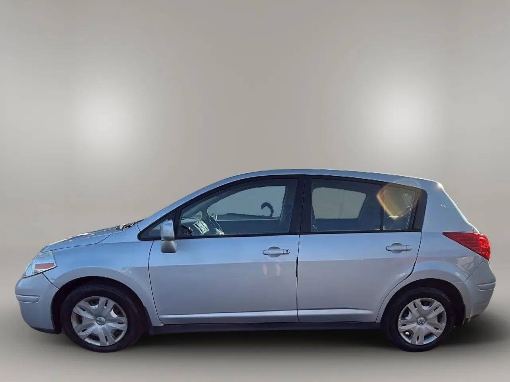 2010 Nissan Versa Image 2