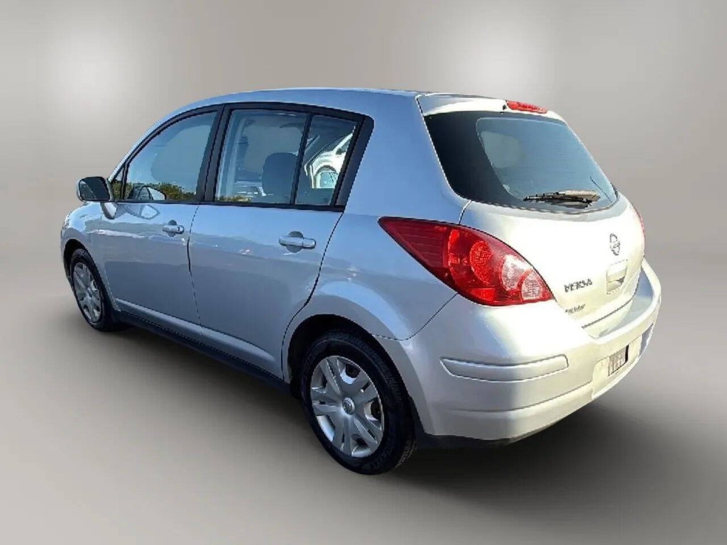 2010 Nissan Versa Image 3
