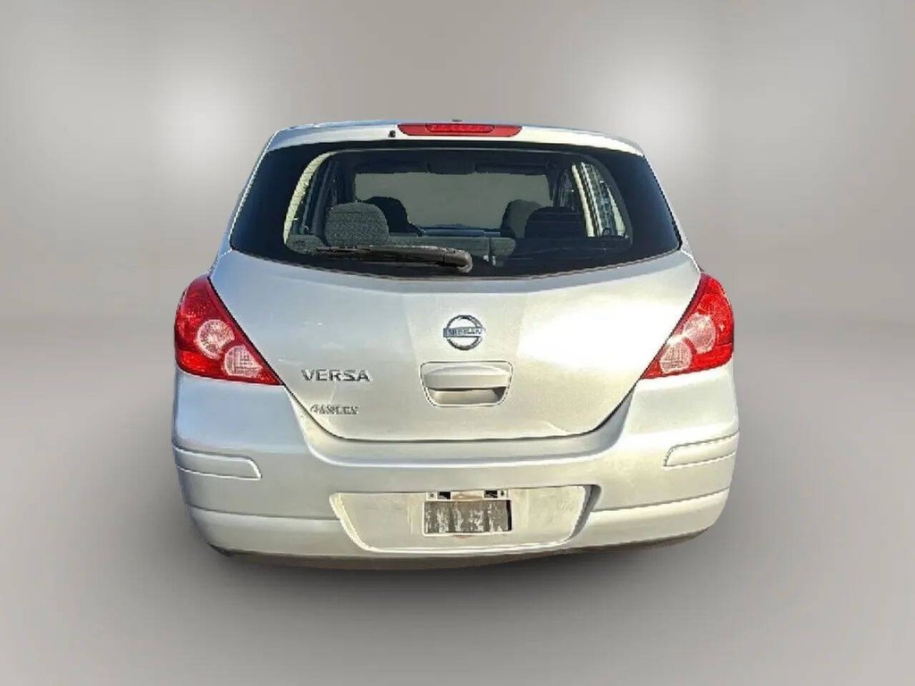 2010 Nissan Versa Image 4
