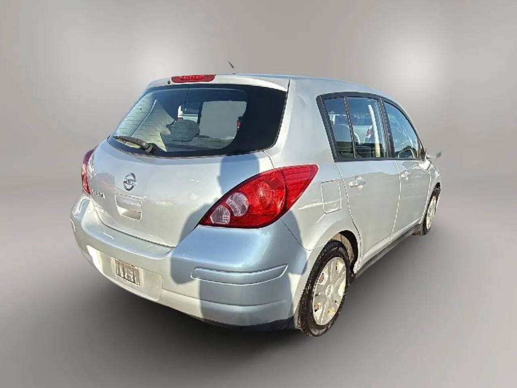 2010 Nissan Versa Image 5