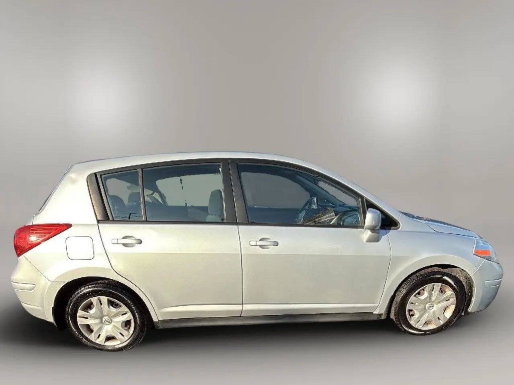 2010 Nissan Versa Image 6