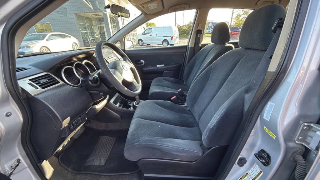 2010 Nissan Versa Image 10