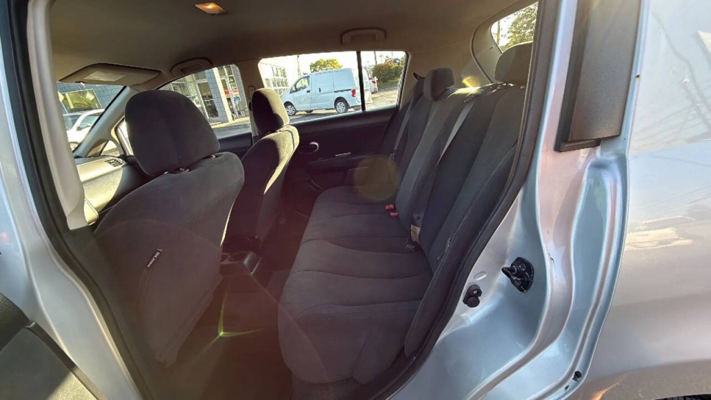 2010 Nissan Versa Image 12