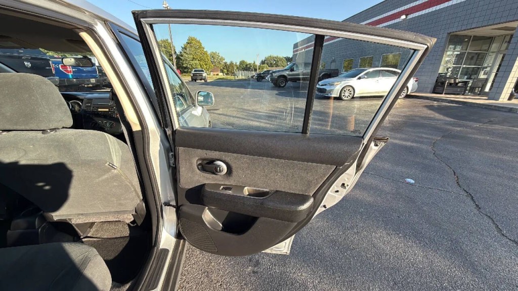 2010 Nissan Versa Image 14