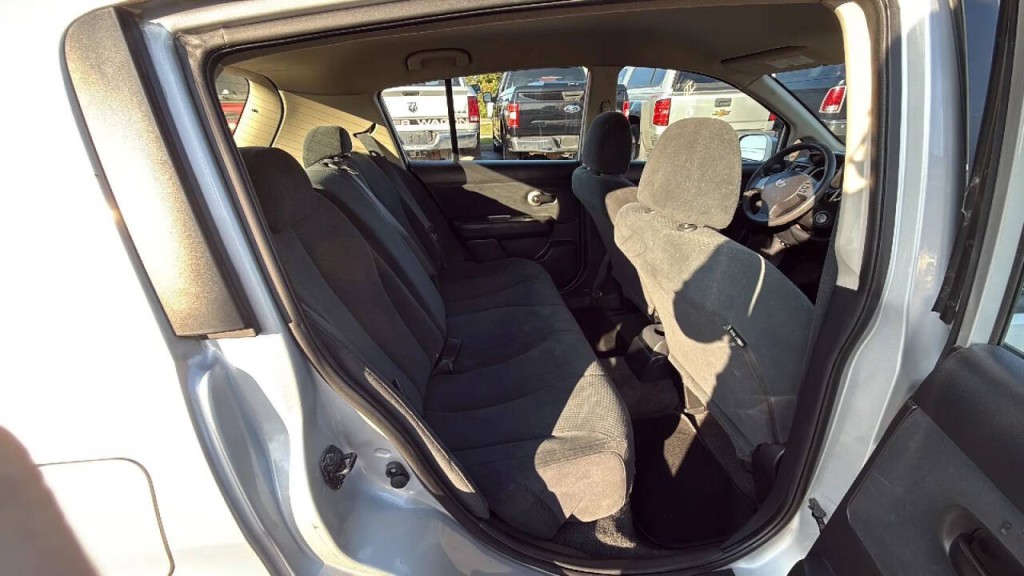 2010 Nissan Versa Image 15