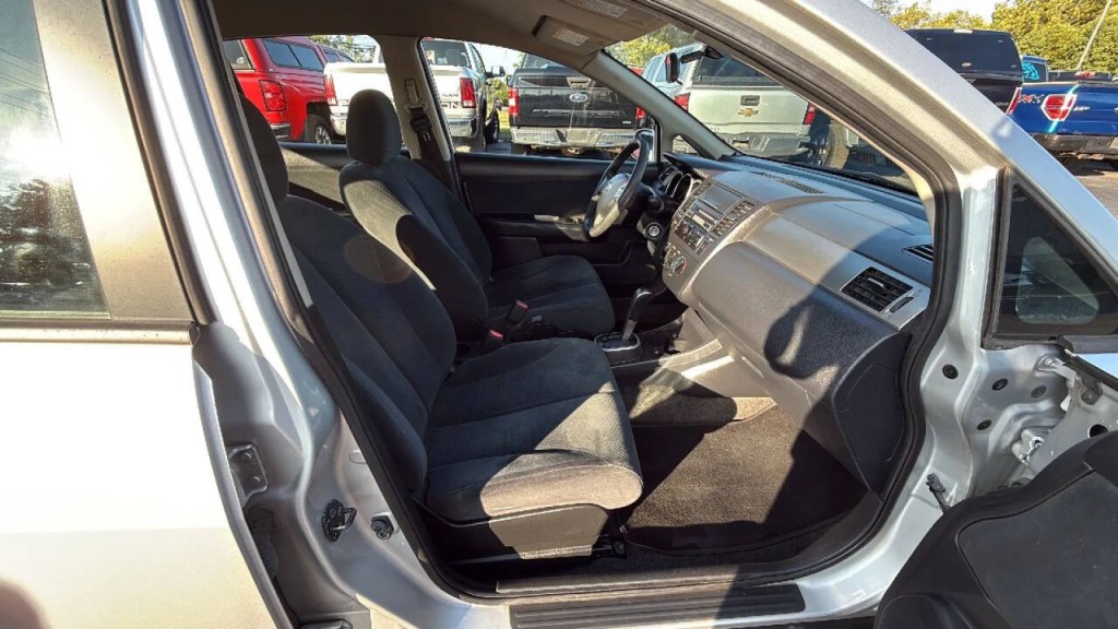 2010 Nissan Versa Image 17