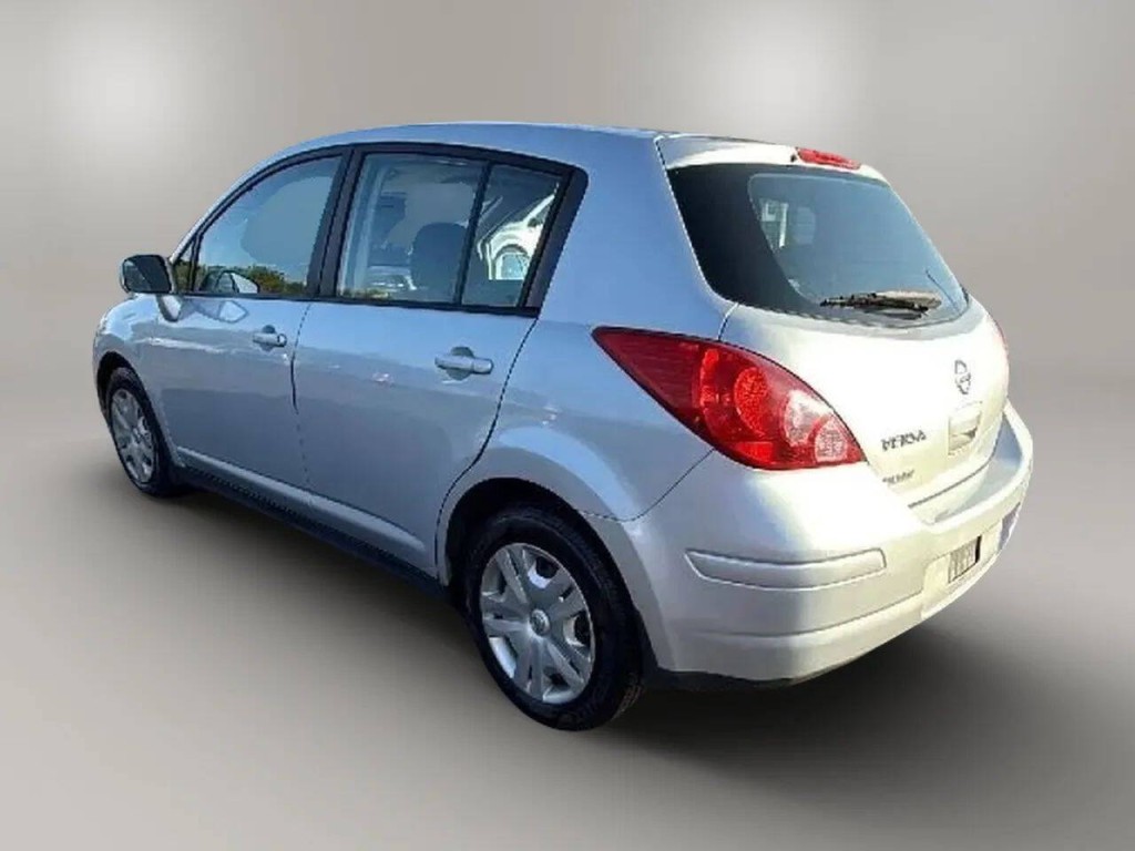 2010 Nissan Versa Image 3