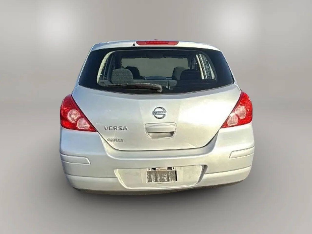 2010 Nissan Versa Image 4