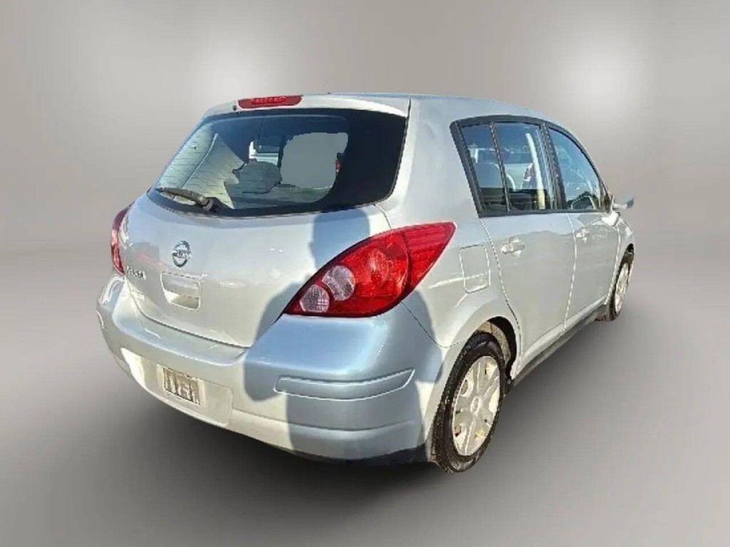 2010 Nissan Versa Image 5