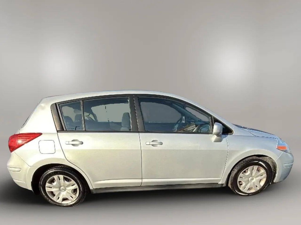 2010 Nissan Versa Image 6