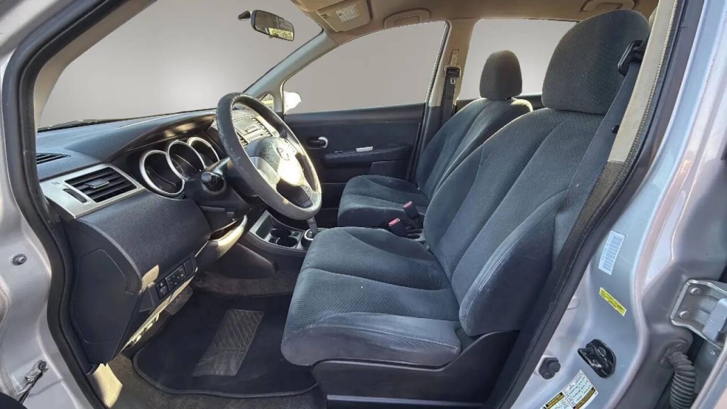 2010 Nissan Versa Image 10