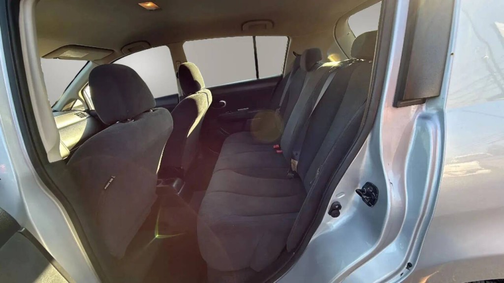 2010 Nissan Versa Image 12