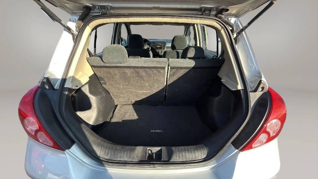 2010 Nissan Versa Image 13