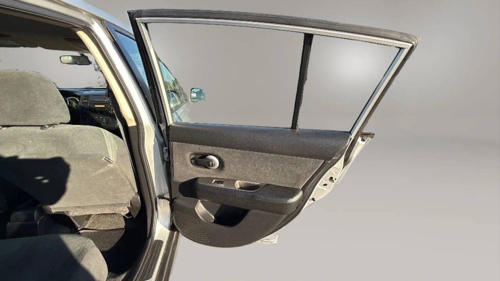 2010 Nissan Versa Image 14