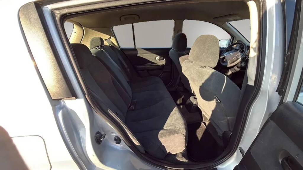 2010 Nissan Versa Image 15