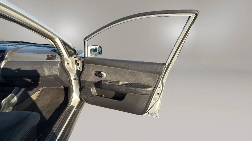 2010 Nissan Versa Image 16