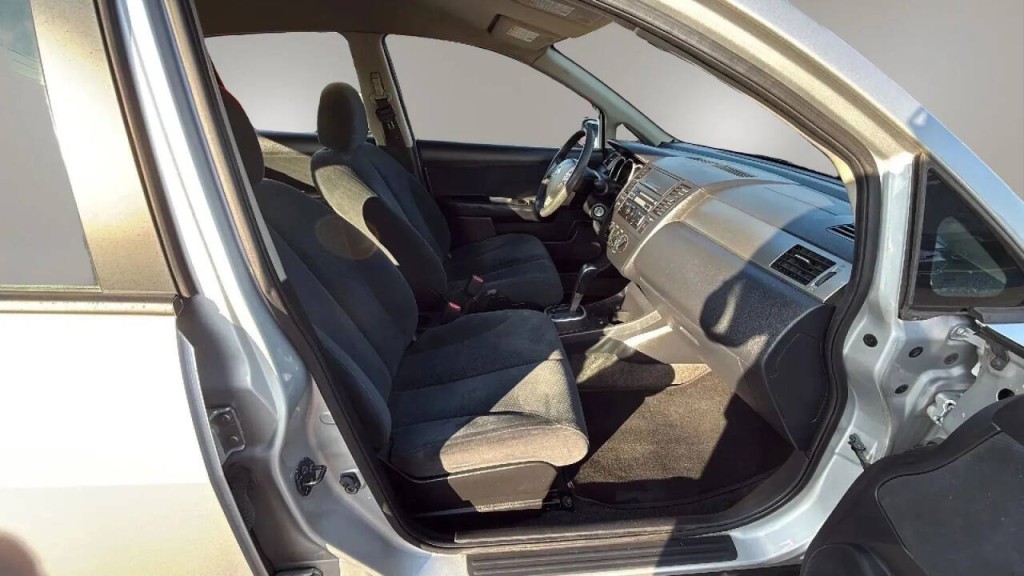2010 Nissan Versa Image 17
