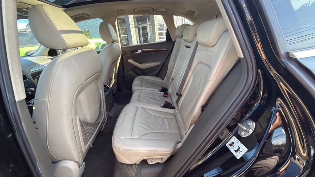 2010 Audi Q5 Image 12
