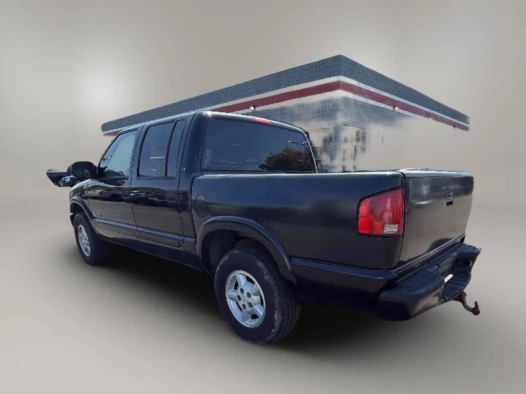 2003 Chevrolet S10 Image 3