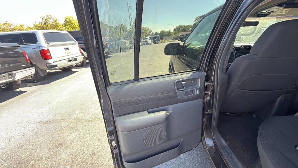 2003 Chevrolet S10 Image 11