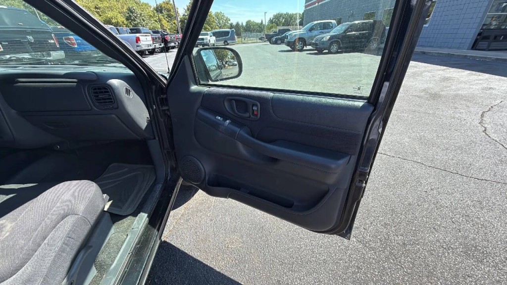 2003 Chevrolet S10 Image 16