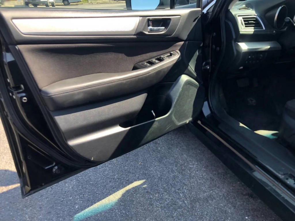 2015 Subaru Legacy Image 9