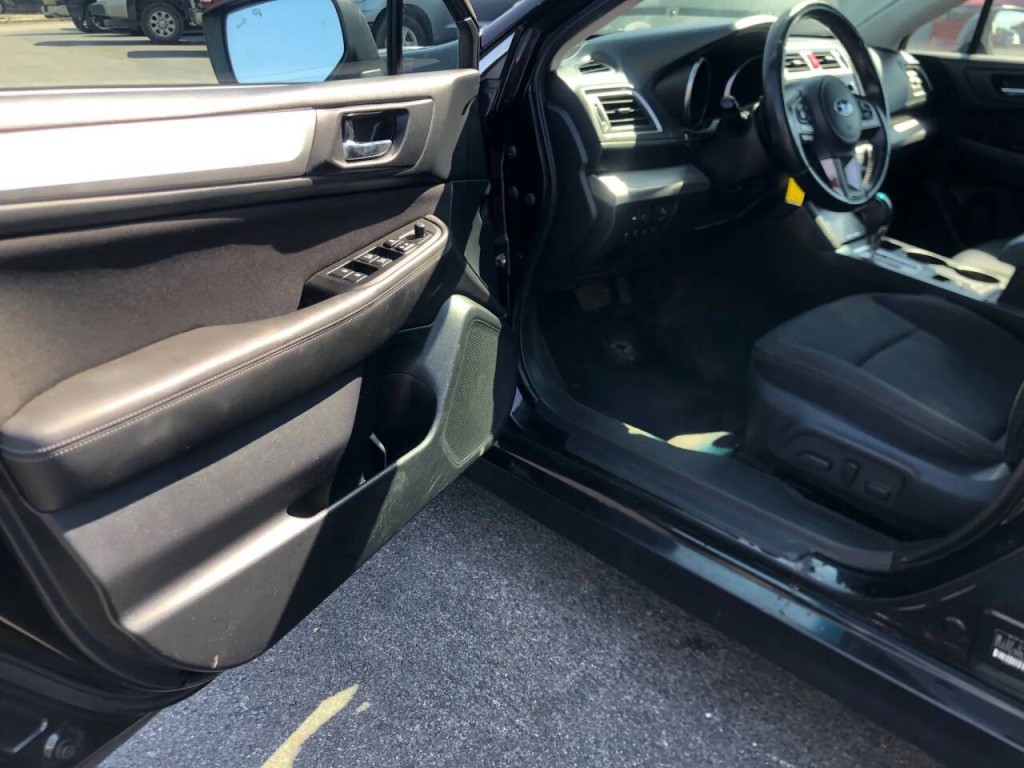 2015 Subaru Legacy Image 10