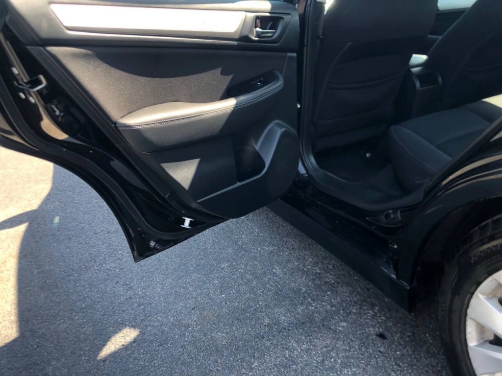2015 Subaru Legacy Image 11