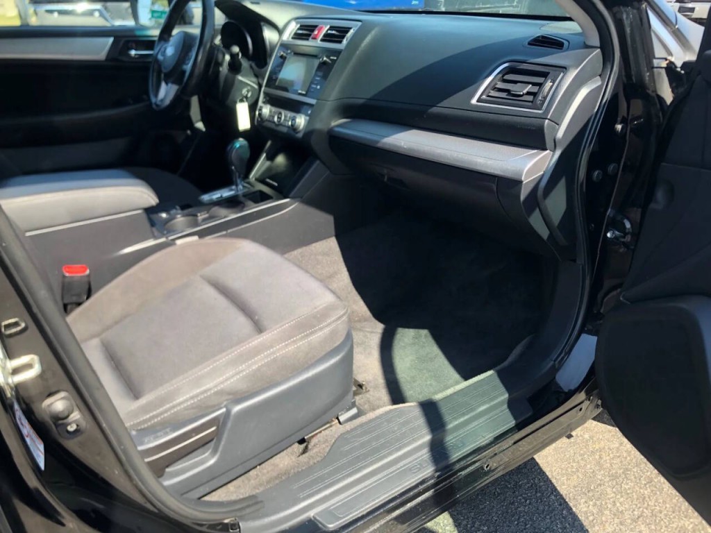 2015 Subaru Legacy Image 16