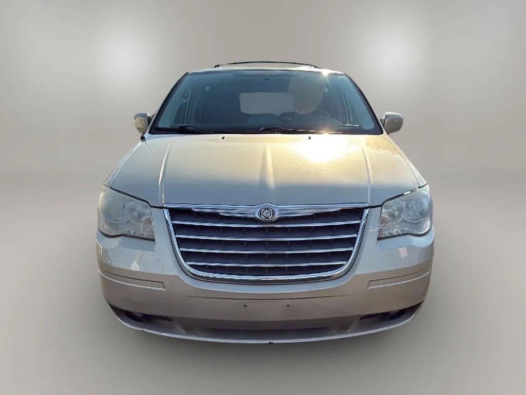 2010 Chrysler Town & Country Image 8