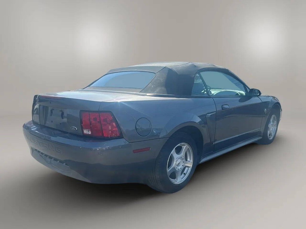 2004 Ford Mustang Image 4